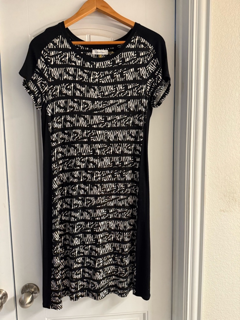 Calvin Klein Black & White Patterned Knee Length Dress size small